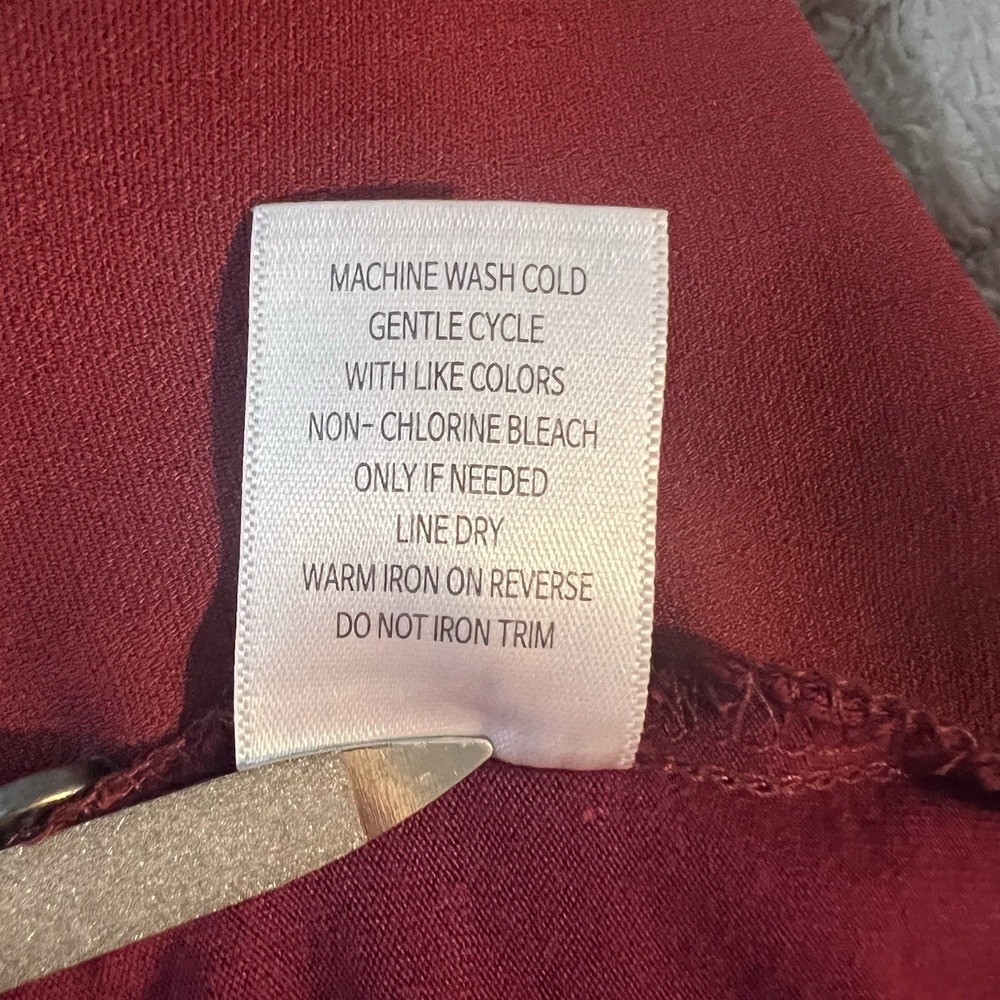 Fortune + Ivy magenta top Women's Size Medium With Shoulder Detail - Picture 6 of 7